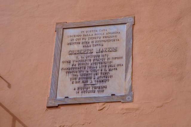 Storico Palazzo di Gaeta con abbonamento auto