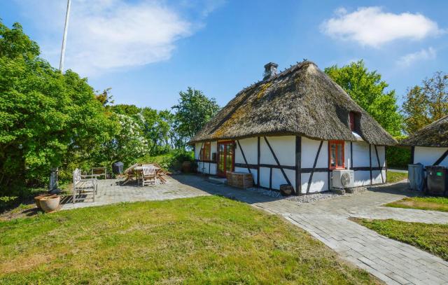 2 Bedroom Amazing Home In Øster Ulslev