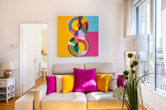 GuestReady - Bright Apt in city centre w/ Parking