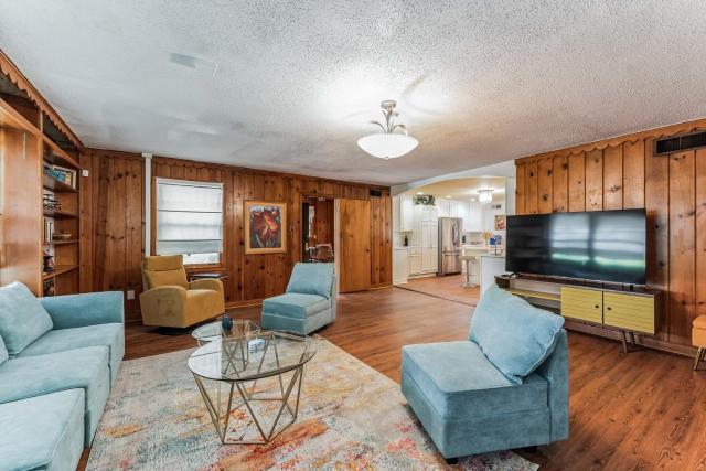 Mins to Graceland Secluded Rambling Ranch Style Home