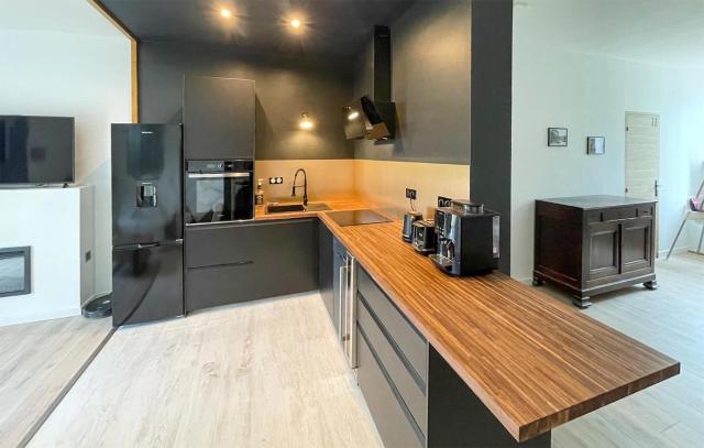 Lovely Home In Menglon With Wifi