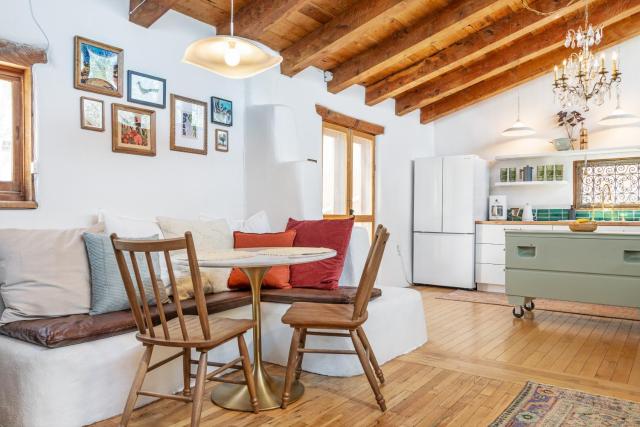 Stunning Artful Adobe - Super Walkable Location - Cozy and Comfortable