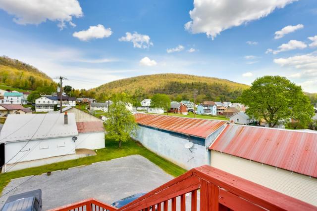 Loganton Townhome, Near Fly Fishing & Hiking!