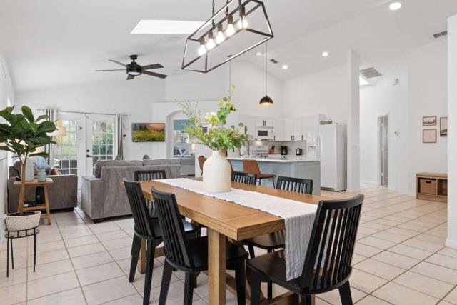 Indian Ridge - Pool Home with Spa, Newly Renovated
