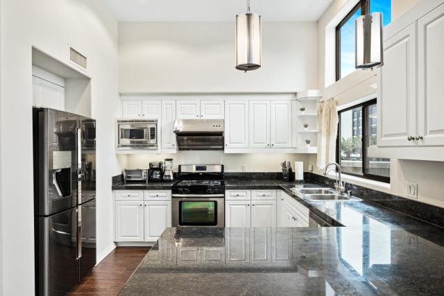 Ultimate LA Vacation 2BR w Pool Above Shops