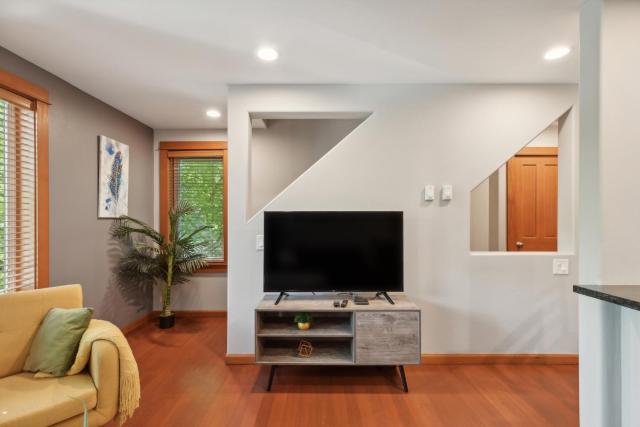 Charming 2BR Townhouse near Green Lake