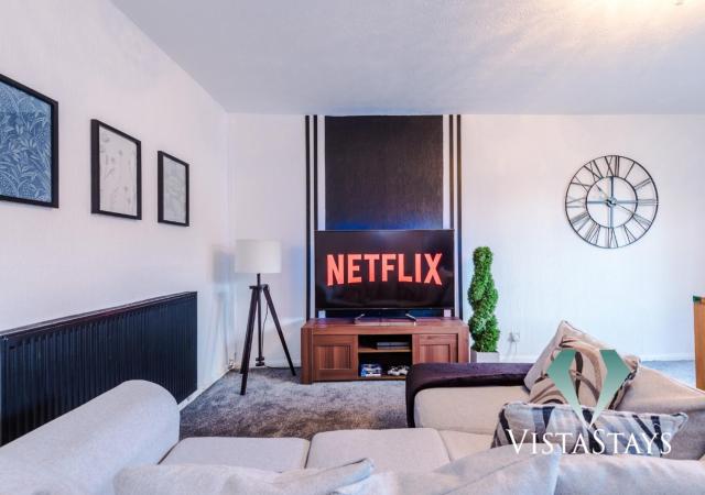Spacious 4BDR House By Vista Stays Short Lets & Serviced Accommodation Manchester With Driveway Parking & Pool Table