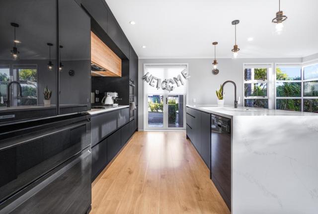 Stylish warm house in north Hamilton