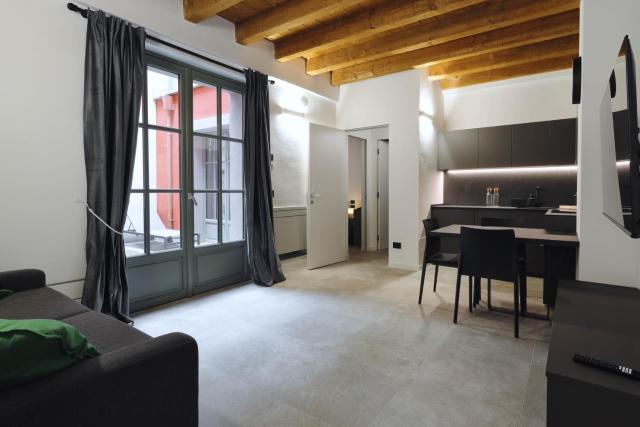 Just Urban Stays - Boutique apartment with parking and gym