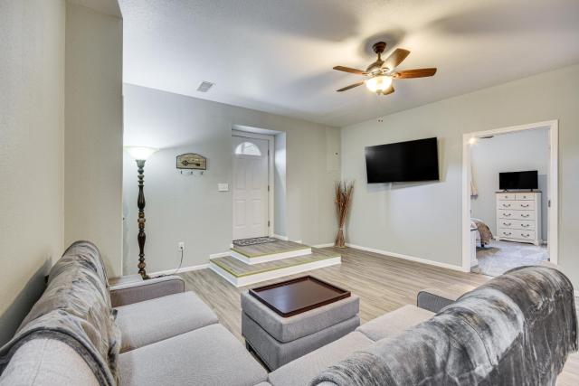 Pet-Friendly Downtown Fulton Apt w/ Smart TV!