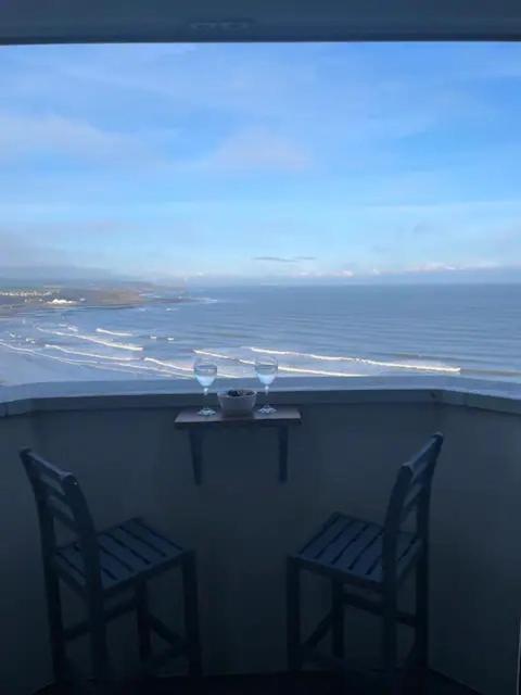 Spectacular 2 Bedroom Balcony Sea View Flat