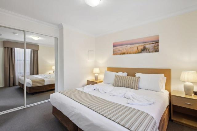Fabulous Apt in Northbridge with Pool & WiFi