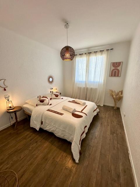 T2 60m2, Centre Ville, Parking Gratuit, Terrasse, Proche Tram, à seulement 15mn des Plages
