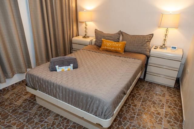 Compact Haven with Private Entrance and FREE Parking and Laundry