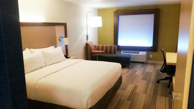 Holiday Inn Express & Suites Pahrump by IHG
