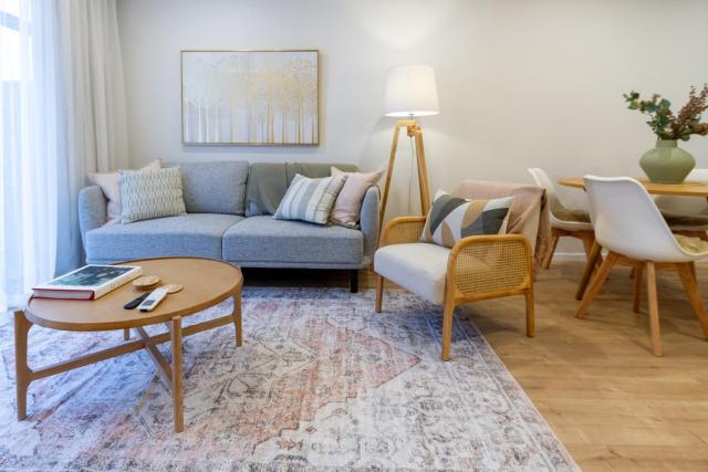 Stylish 3 Bedroom Home in Prime City with Garage