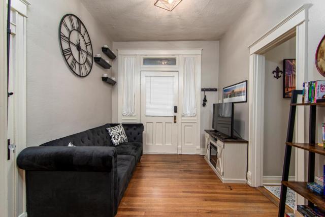 Charming New Orleans-Style Apartment with Gated Courtyard!