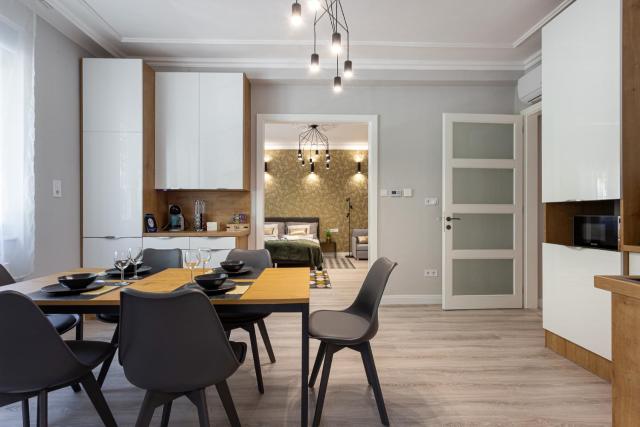 Buda Castle Serpentine Apartments