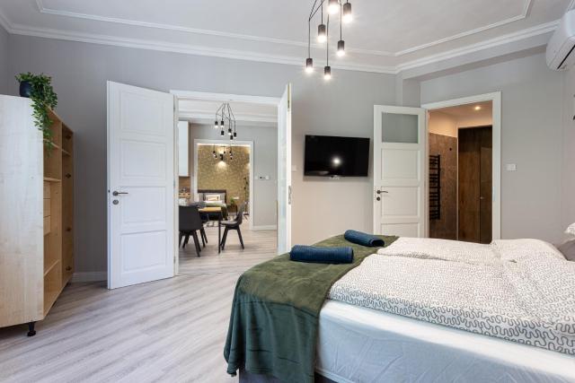 Buda Castle Serpentine Apartments