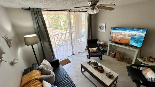 Deluxe Yacht Club Condo Near the Beach