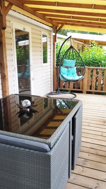 Mobil-home climatisé proche lac camping 4 étoiles piscine chauffée