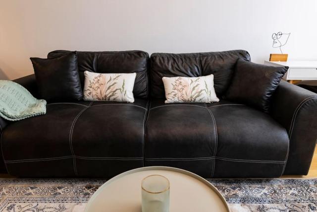 Elegance Infusion by HOME Apartments, FREE parking