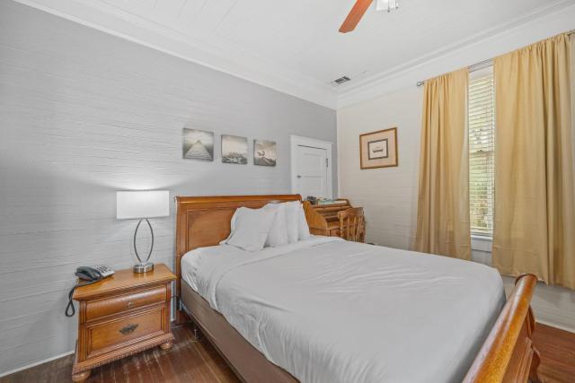 Coombs Inn & Suites