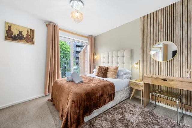 Cityfront Luxe Apt Near City Centre Facing Etihad & Coop Live, Free Parking