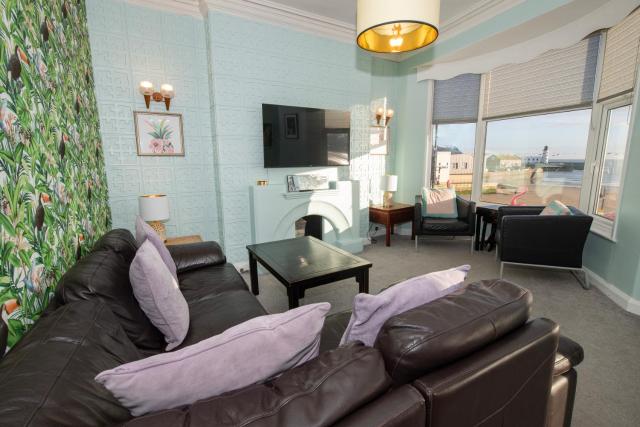 Flamingo Bay - Huge Apartment With Stunning Views - On the beach!