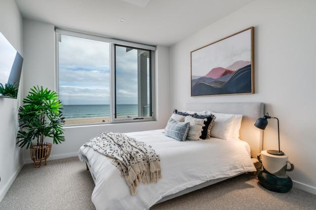 The Esplanade - Luxuriously Styled New 3 Bed Apt