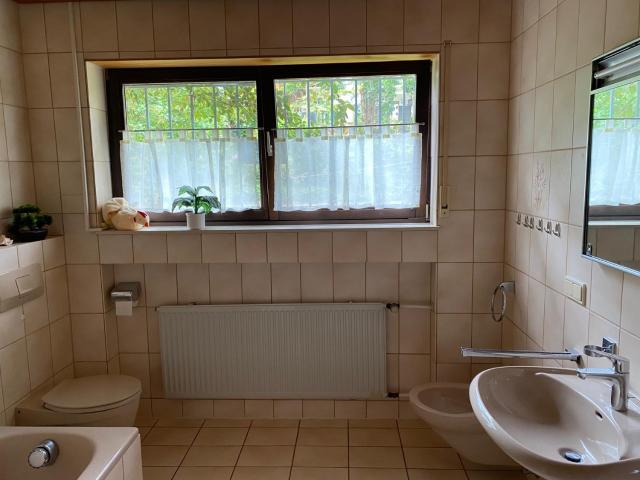 großes Gästezimmer mit Bad