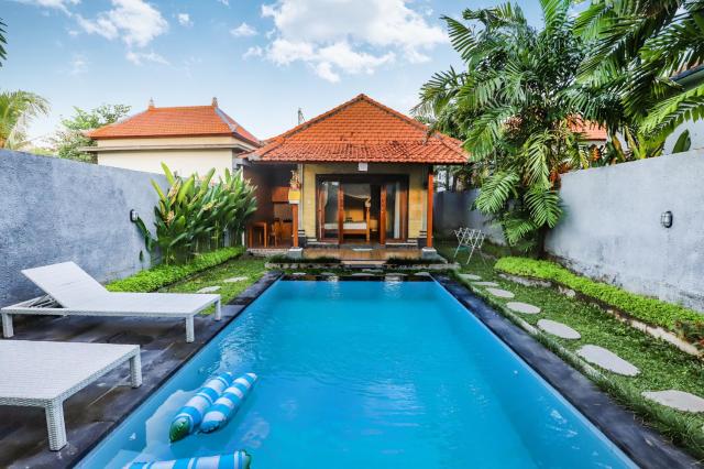 Fieldside Villa: Cozy 1BDR, Private Kitchen & Pool