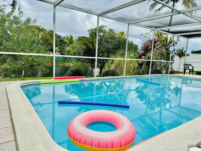4BR Villa Poolside escape Lush garden views