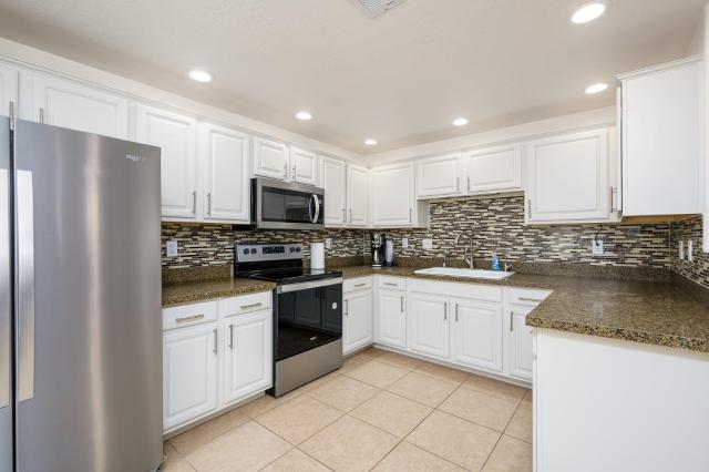 Villa Cortina condo