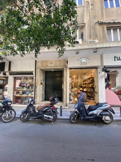 Paradise Dream studio in the heart of Athens Syntagma !