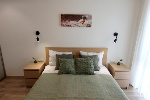 Warmzy Home - Modern 2 Rooms Apartment With Free Parking