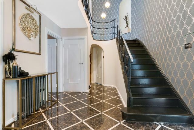 Gatsby Villa London with Garden & Hot Tub