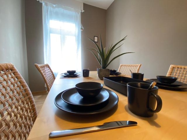 Zimmer mit Stuck in -Living Apartment Liebig54