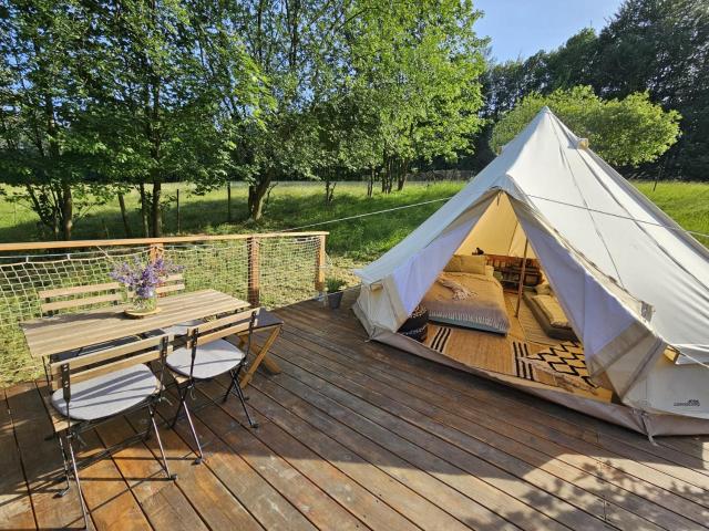 Glamping & Farm Zlaté Podlesí - Stan na louce