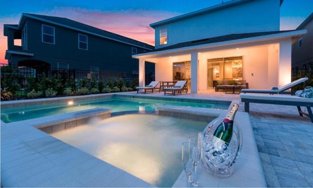 Ultra-Modern 5 Bdrm Villa with Games at Encore