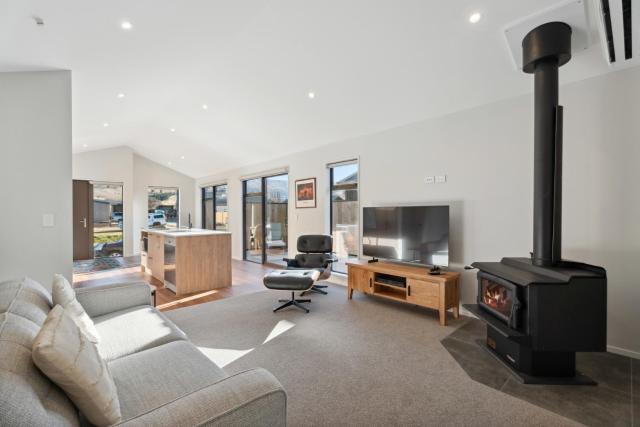 Magnum Escape - Cromwell Holiday Home