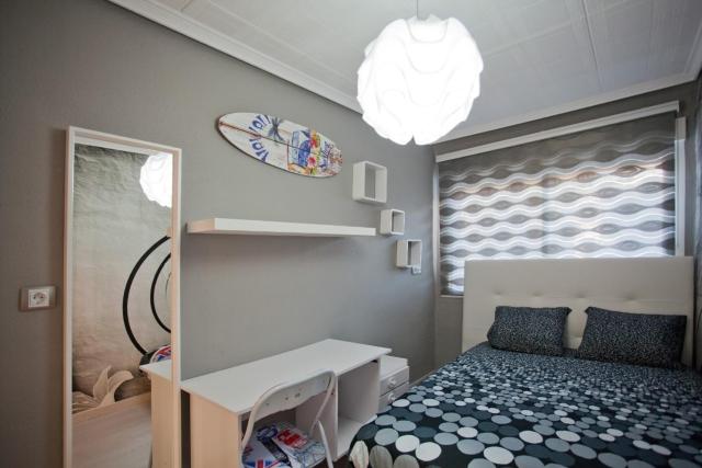 4-Bed Sleeps 7 Free Parking