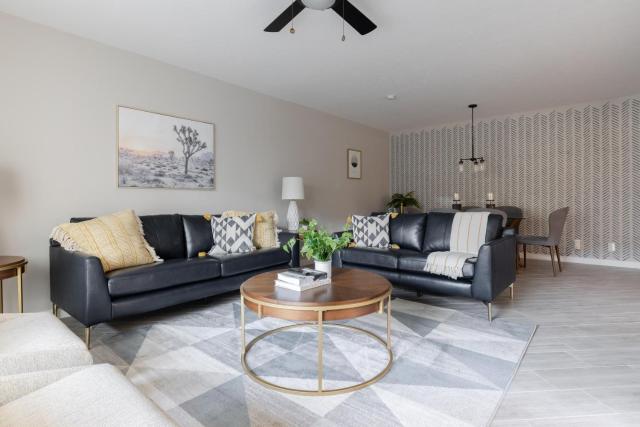 Modern Chic Condo In Midtown w Pool & Hot Tub
