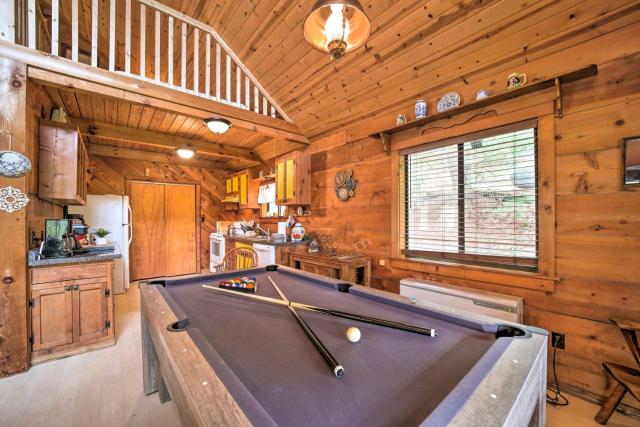 Mars Hill Cabin w/ Pool Table ~ 2 Mi to Wolf Ridge