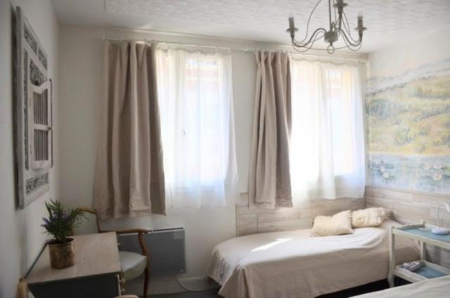 Petite chambre 2 personnes dans maison d'artiste centre ville