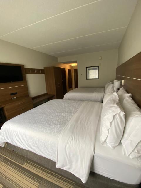 Holiday Inn Express Hotel & Suites Warrenton by IHG