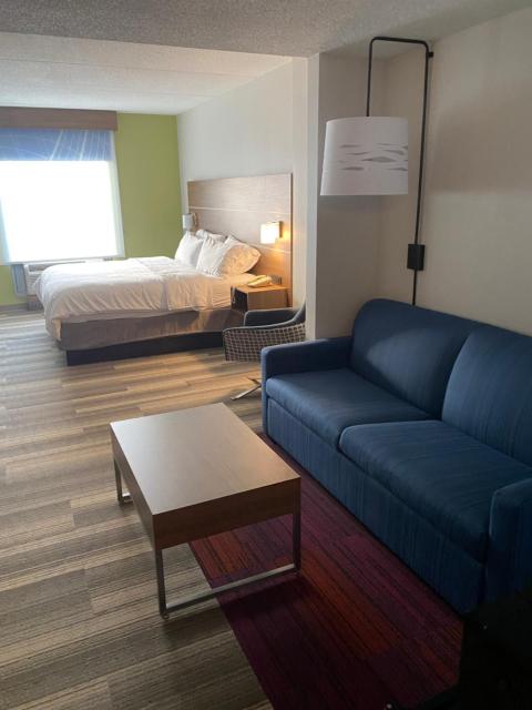 Holiday Inn Express Hotel & Suites Warrenton by IHG