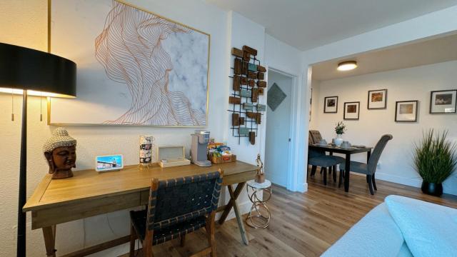 Cozy 2B1B Apt Prime Location Newly Remodeled