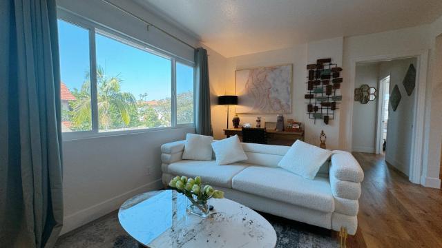 Cozy 2B1B Apt Prime Location Newly Remodeled