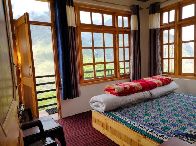 Bros Hostel & Cafe, Sissu